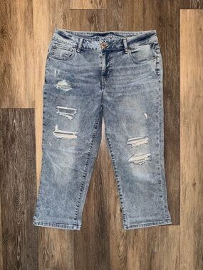 Maurices Women’s Light Wash Mid-Rise Distressed Jean Capris